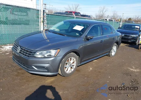 2017 Volkswagen Passat 1.8T S z USA, uszkodzony, nr VIN 1VWAT7A30HC039434